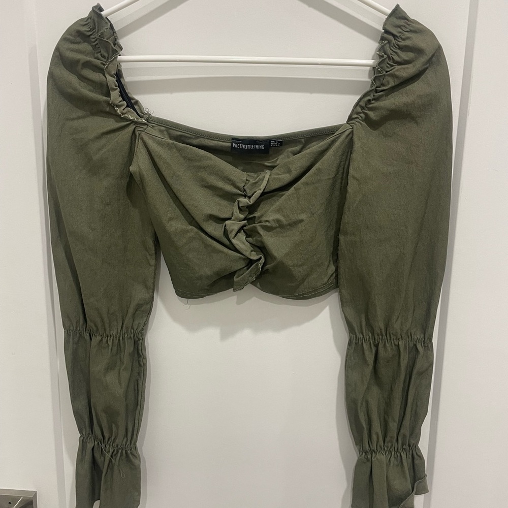 Green long sleeve crop top